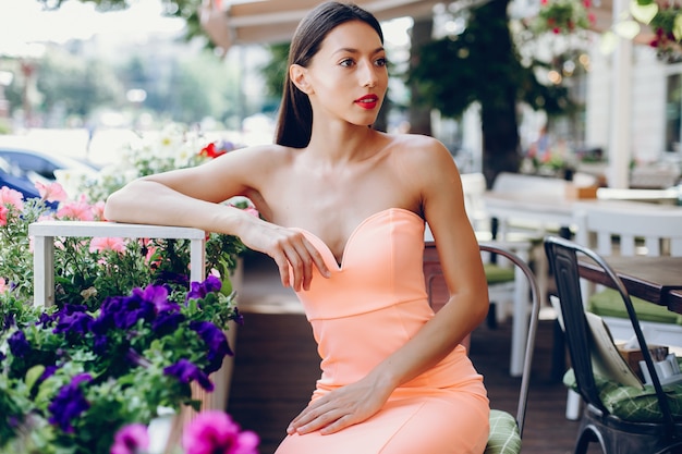 Free photo elegant lady in a pink dress