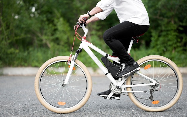 Free photo elegant male riding bicycle outdoors