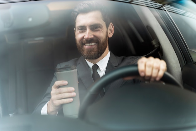 Free photo elegant male taxi driver in costume