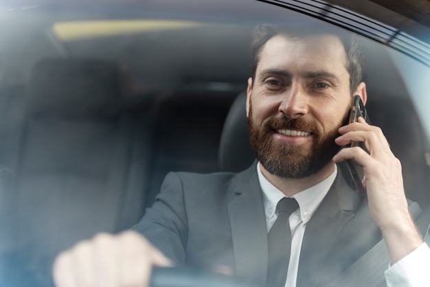 Free photo elegant male taxi driver in costume