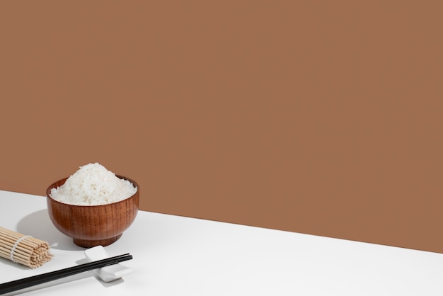 Free photo elegant and minimalistic rice bowl