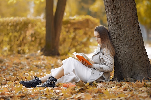 Elegant and stylish girl in a autumn park