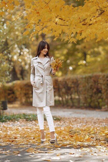 Elegant and stylish girl in a autumn park