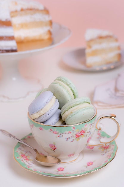 Foto gratuita elegante assortimento di tea party