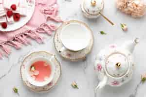 Foto gratuita elegante assortimento di tea party