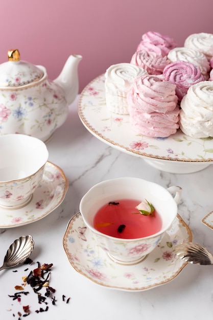 Foto gratuita elegante assortimento di tea party