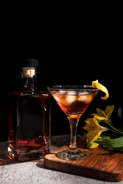 Free photo elegant vegan alcohol arrangement