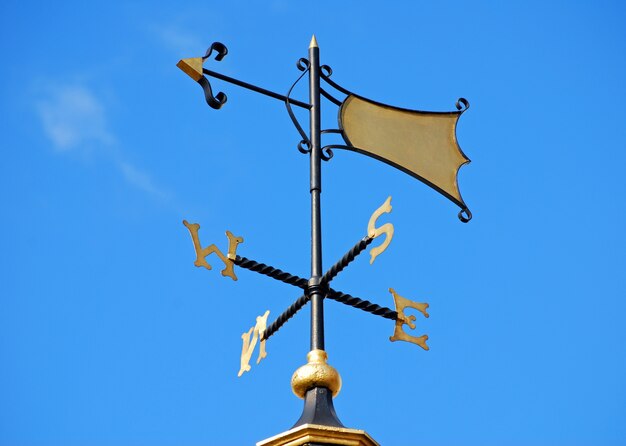 Elegant weathervane