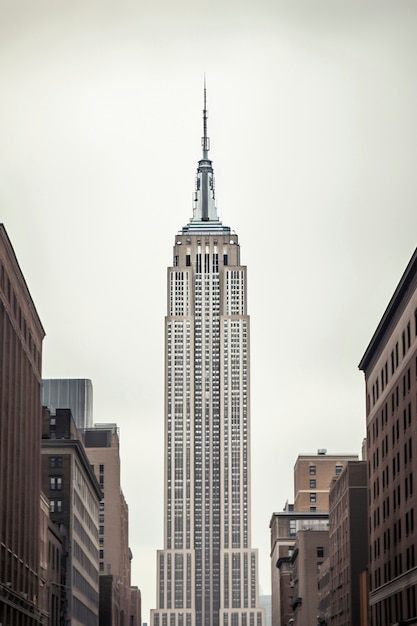 Foto gratuita empire state building durante il giorno