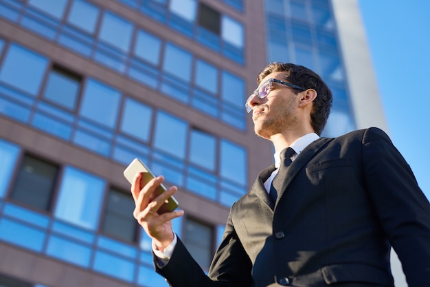 Employee with smartphone