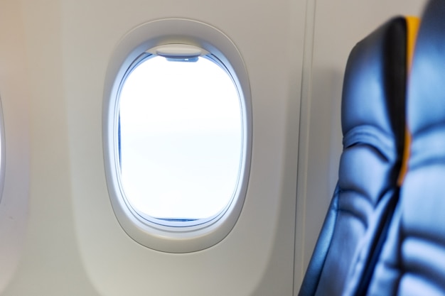 空の飛行機 乗客無料飛行機 欠航 フリーウィンドウ席 欠航 旅行なし 航空会社を停止 プレミアム写真 空の飛行機 乗客無料飛行機 欠航 フリーウィンドウ席 欠航 旅行なし 航空会社を停止 プレミアム写真