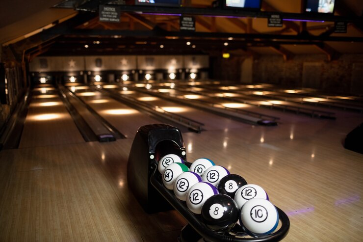 Free Photo empty bowling alley with bowling balls