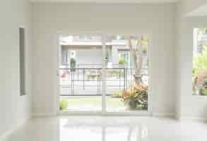 Free photo empty door in living room interior background