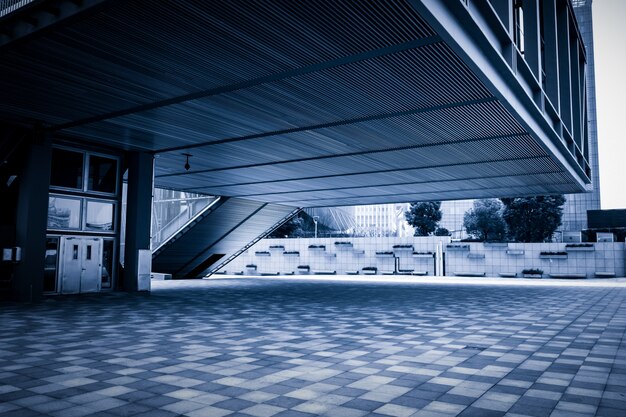 empty floor front of modern building