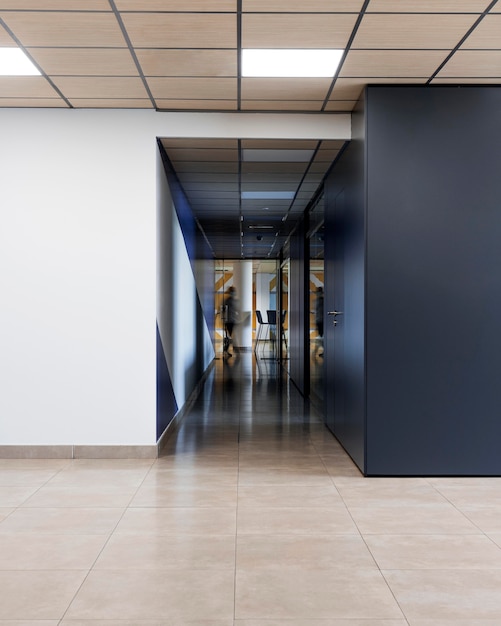 Free photo empty hallway in a office building