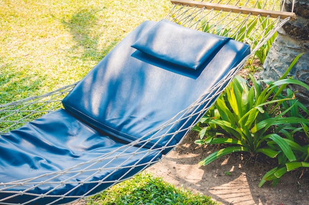 Free photo empty hammock in the garden