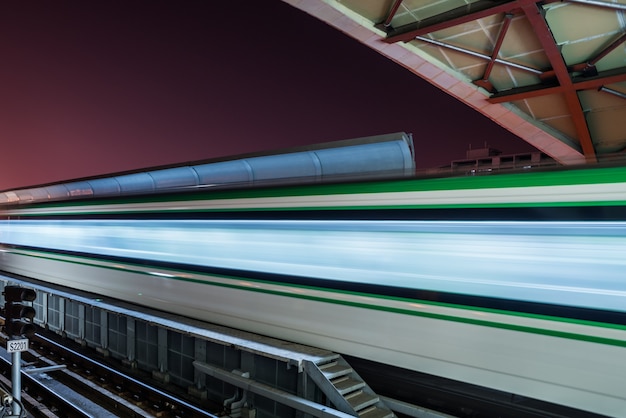 Free photo empty railroad platform