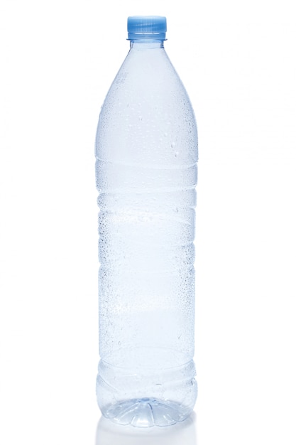 Foto gratuita bottiglia d'acqua vuota