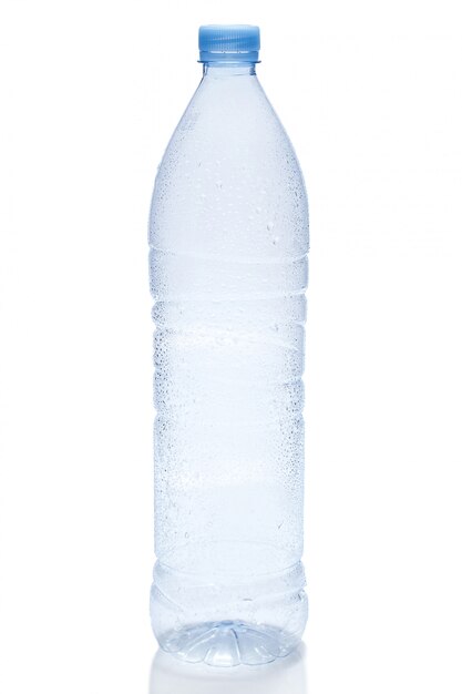 Пустая бутылка с водой