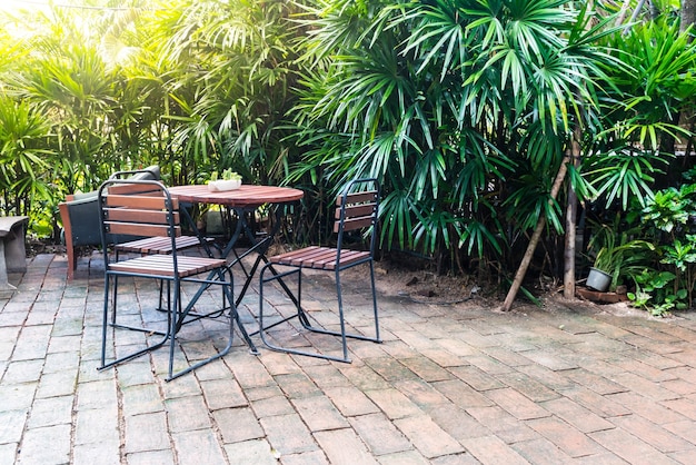 Free photo empty wood chair