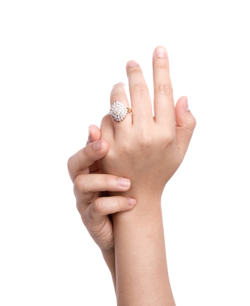 Обручальное кольцо в руке