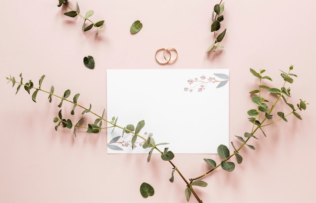 Free photo engagement rings with flowers branches