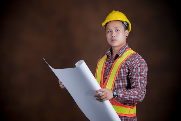 Free photo engineer man, construction worker concept,blue print