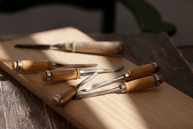 Engraving instrument arrangement on a  table