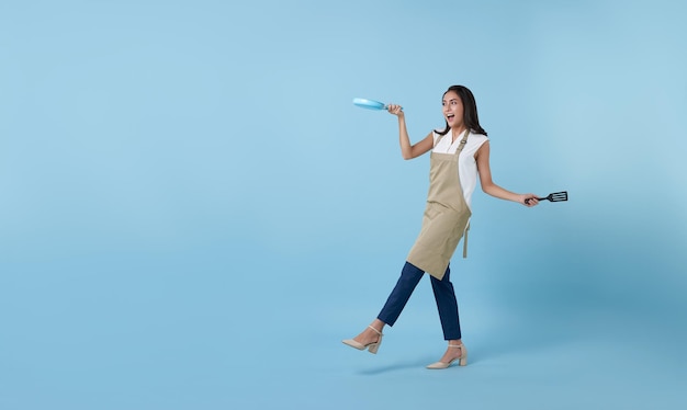 Free photo entrepreneur asian professional chief ready to cook chef holding spatula and frying pan