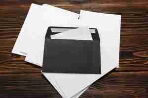 Free photo envelopes on wooden table