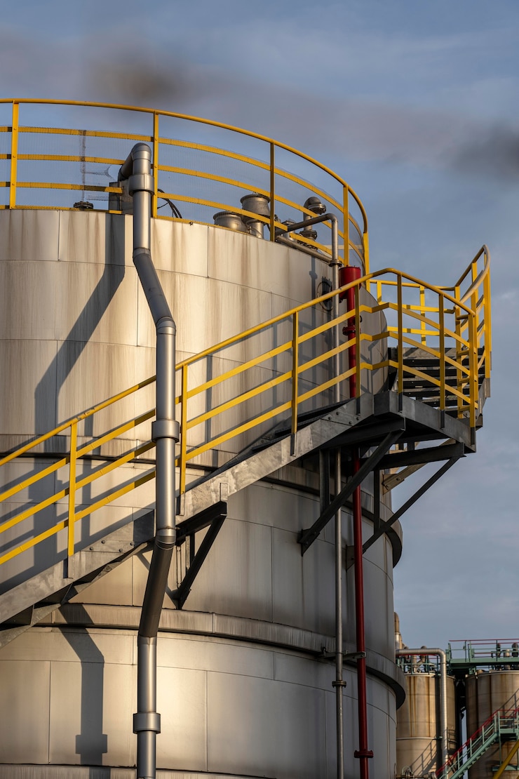 Free Photo environmental pollution and industry exterior in daylight