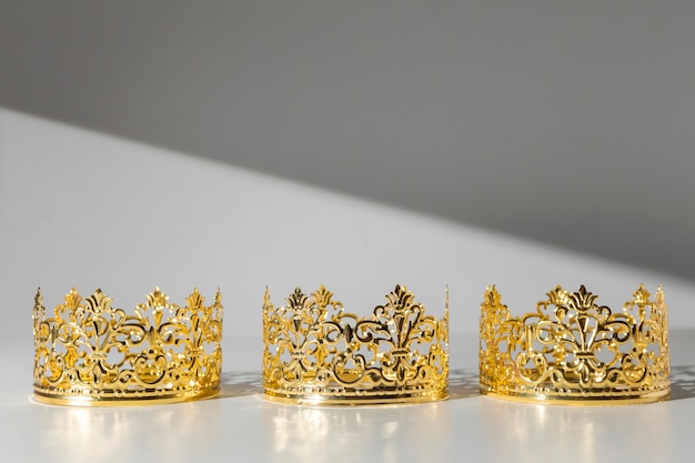 Free photo epiphany day gold crowns