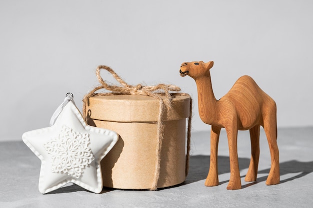 Крещенская звезда с подарочной коробкой и фигуркой верблюда