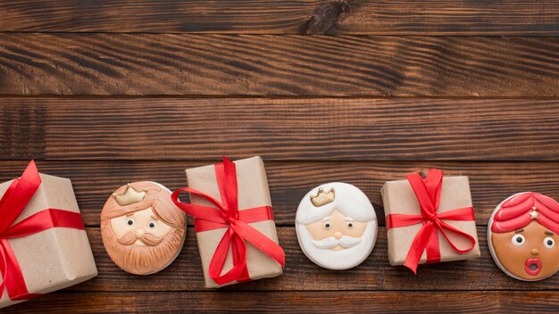 Free photo epiphany dessert biscuits copy space wooden background