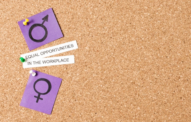 Foto gratuita la parità di retribuzione e diritti sul luogo di lavoro tra simboli di genere copiano lo spazio