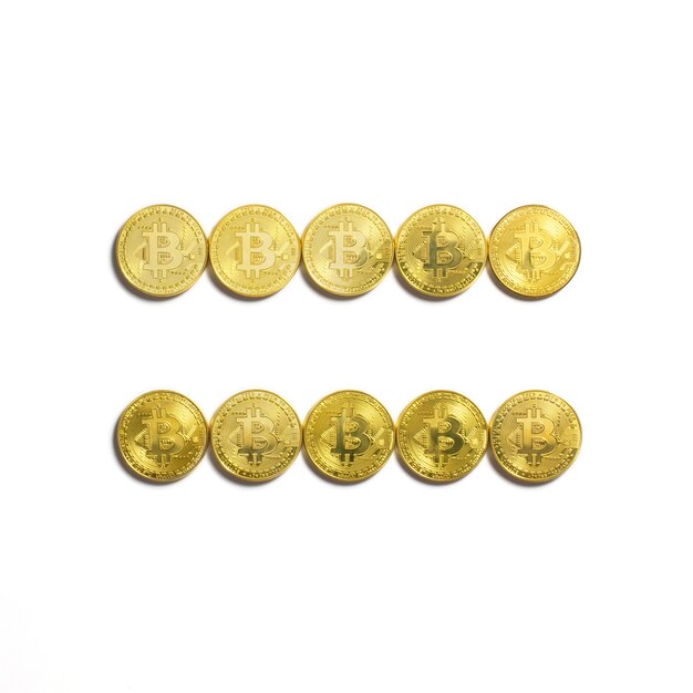 동등한 상징은 비트 코인 동전으로 뻗어 있고 흰색 배경에 고립 된