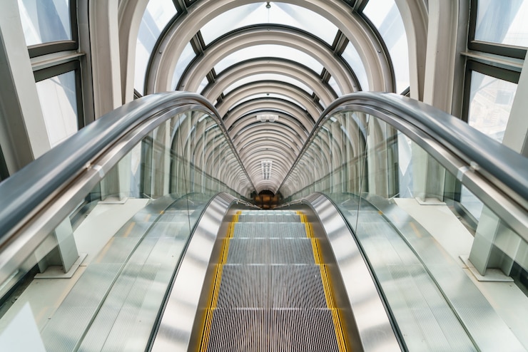 Free Photo escalator in modern building
