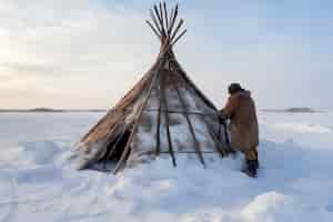 무료 사진 극단적 인 기상 조건 에서 사는 에스키모족