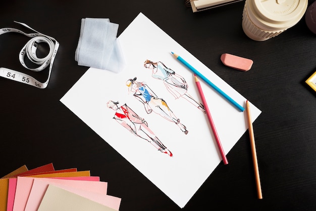 Foto gratuita elementi essenziali per il fashion design in studio