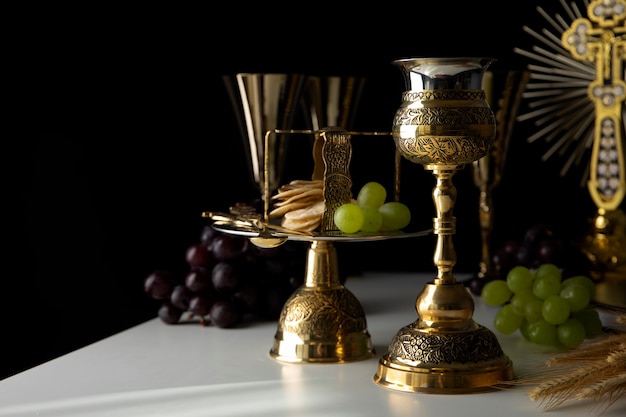 Free photo eucharist holy grail and grapes