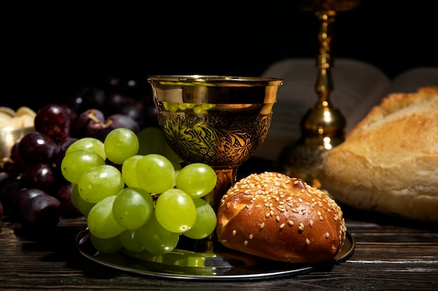 Free photo eucharist with wine chalice and grapes