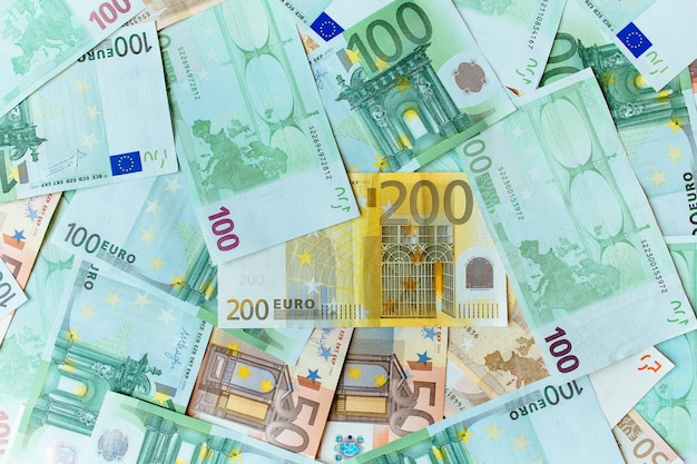 ユーロ現金の背景。ユーロ通貨の多くの紙幣