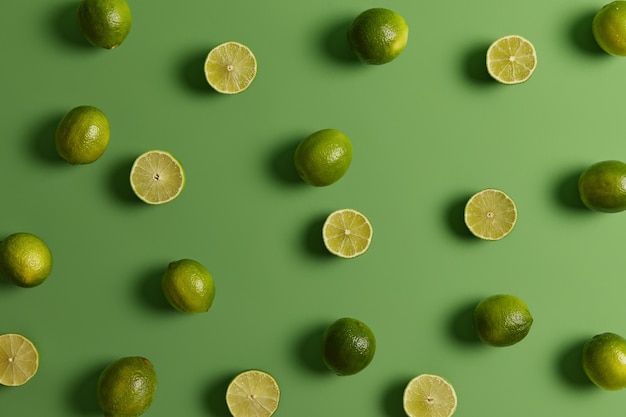 Free photo evergreen edible tropical citrus limes provides juice or peel to food dishes for refreshing, tart flavor. fruit used in baked goods and desserts, popular alcoholic beverages. nobody on photo