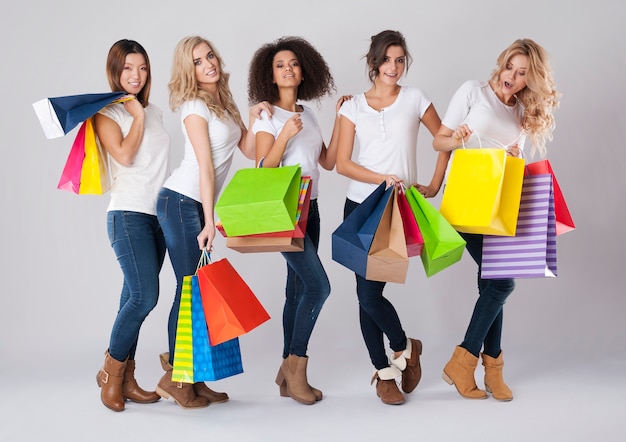 Foto gratuita a tutte le donne piace fare shopping