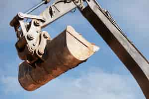 Free photo excavator digging in the ground on day light