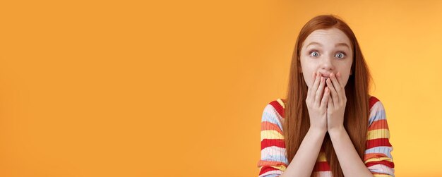 Free photo excited shocked redhead speechless girl like gossiping standing emotional astonished hear amusing