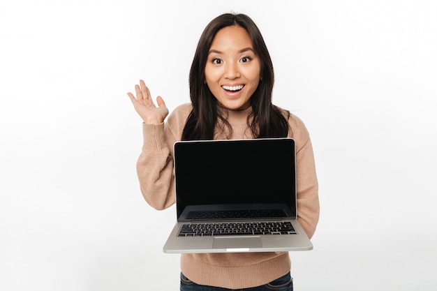 Free photo excited shocked woman showing display of laptop