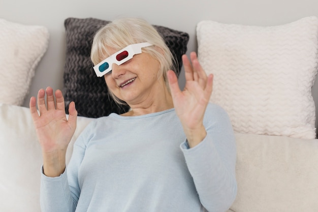 Free photo excited woman watching movie