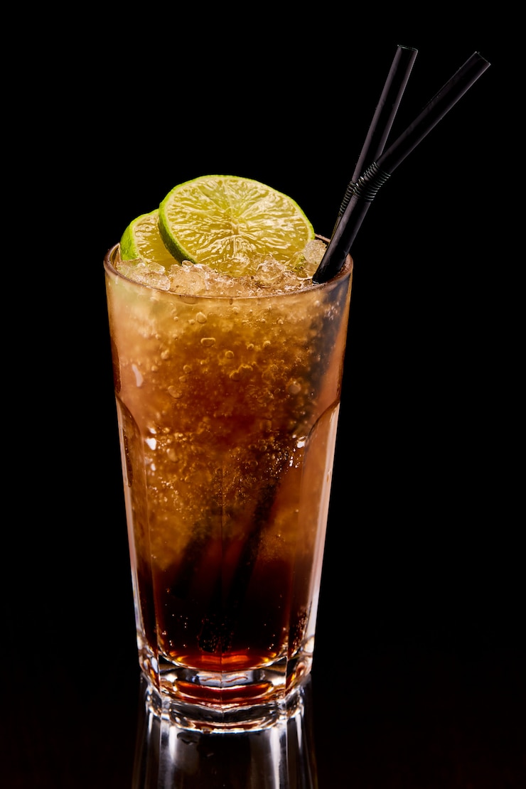 Free Photo exotic cocktail with lime