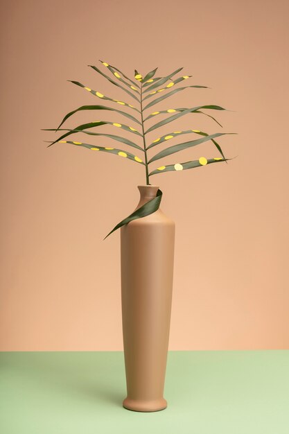꽃병 정물에 이국적인 잎